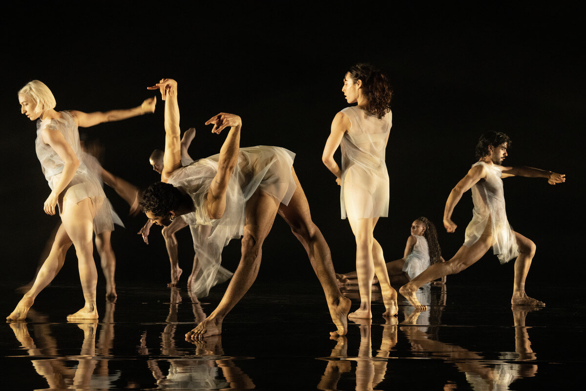 Wayne McGregor's Deepstaria, Company Wayne McGregor, Photo credit Ravi Deepres.