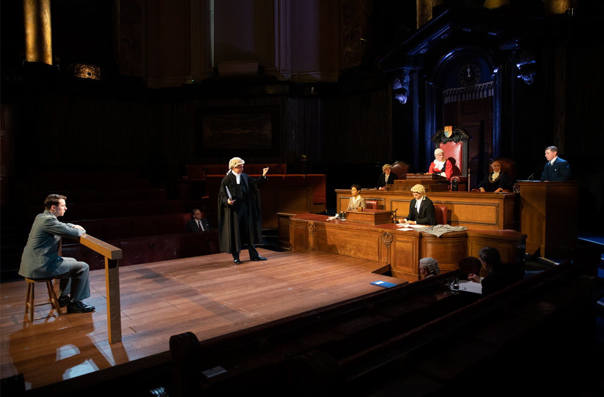 Review WITNESS FOR THE PROSECUTION At London County Hall Theatre 