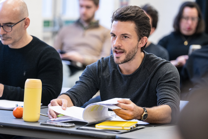 jonathan bailey richard ii bridge theatre